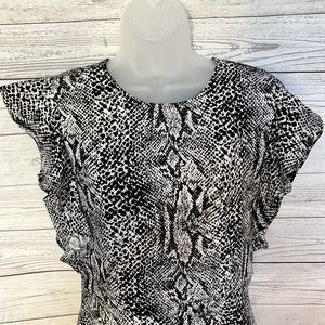 Who What Wear black and white reptile snake pattern. Ruffle sleeves. Size Small